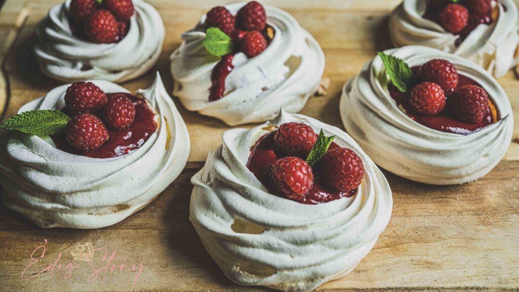 Pavlova - Fehércsoki Moussal és Mentás Málnaöntettel