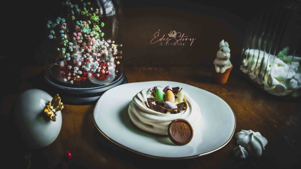 Pavlova - Fehércsoki Moussal és Mentás Málnaöntettel