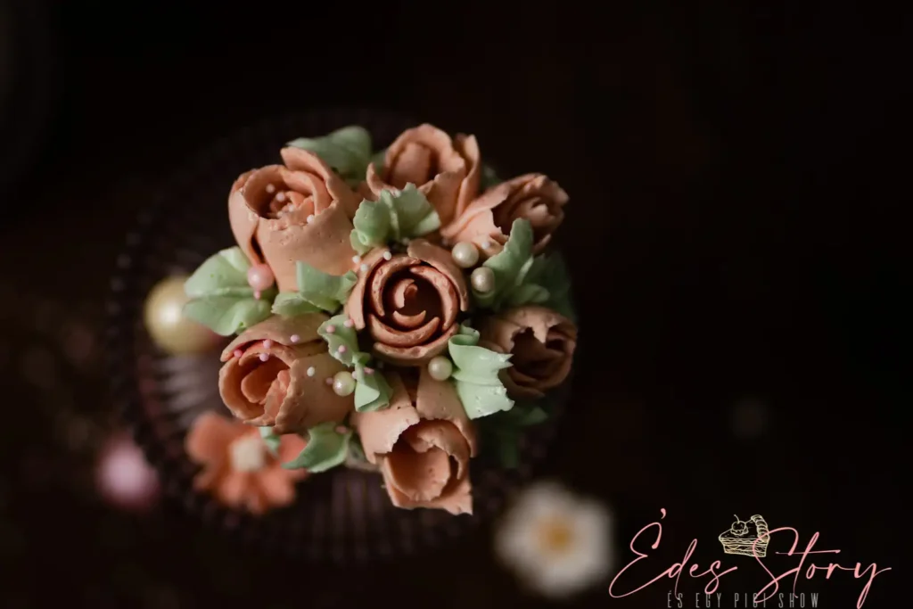 Orosz dekorcsővel készített vajkrém virág