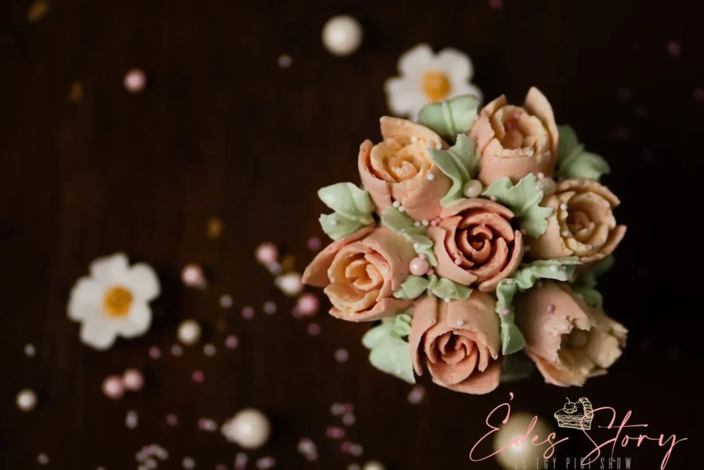 Orosz dekorcsővel készített vajkrém virág