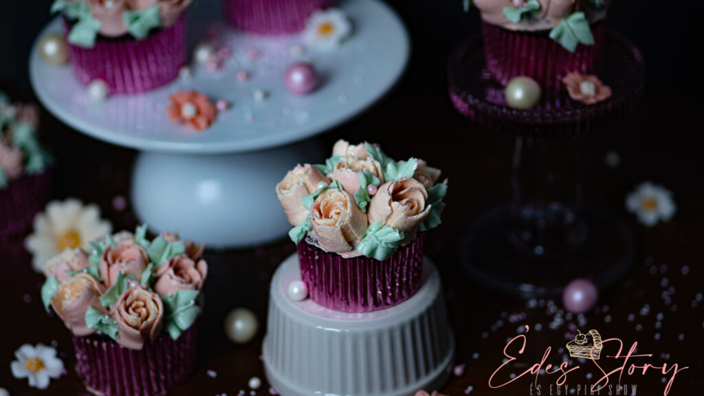 Orosz dekorcsővel készített vajkrém virág