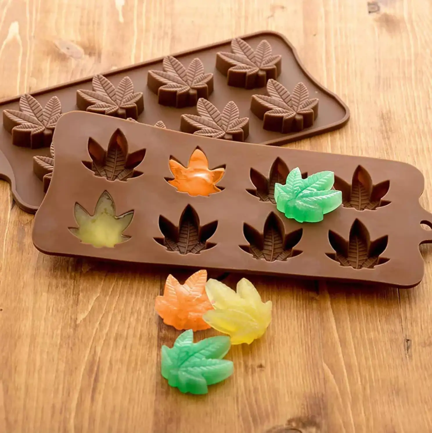 Szilikon bonbon és csokoládé forma – Cannabis levelek - Image 5