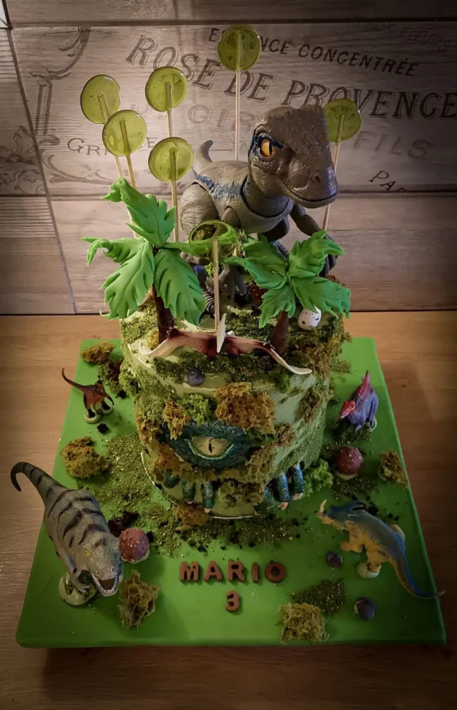 Dínó Torta Díszítése