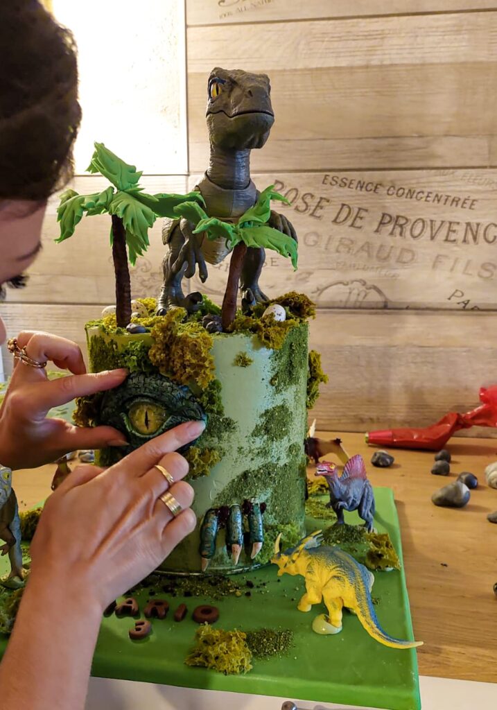 Dínó Torta Díszítése