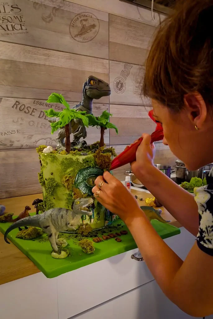 Dínó Torta Díszítése