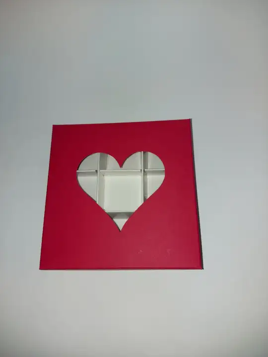 Piros szíves bonbon doboz – 9db-os