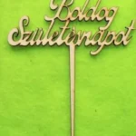 Díszítő beszúró - Natúr fa Boldog születésnapot beszúró 10cm x 12cm