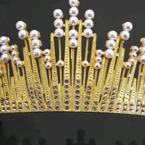 Korona műanyag dísz - Arany gyöngyökkel