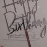 Torta beszúró - Happy Birthday felirat - szálkás betűvel - akril Ezüst